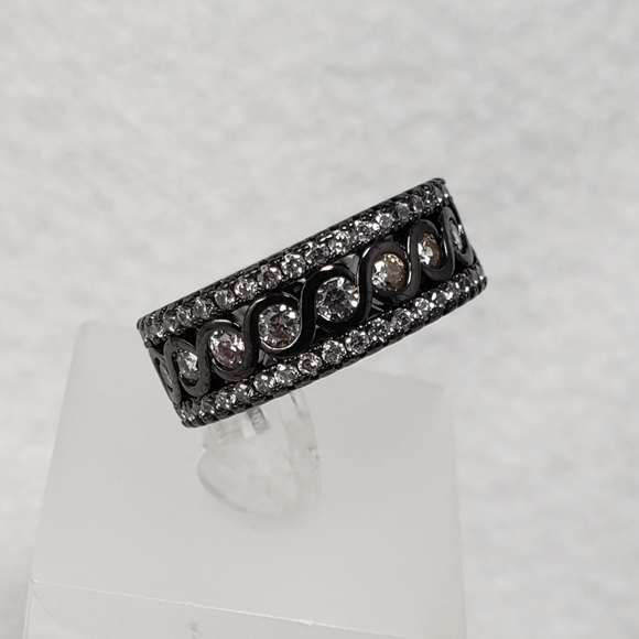 18k Stack Pave Band - Picture 5 of 8